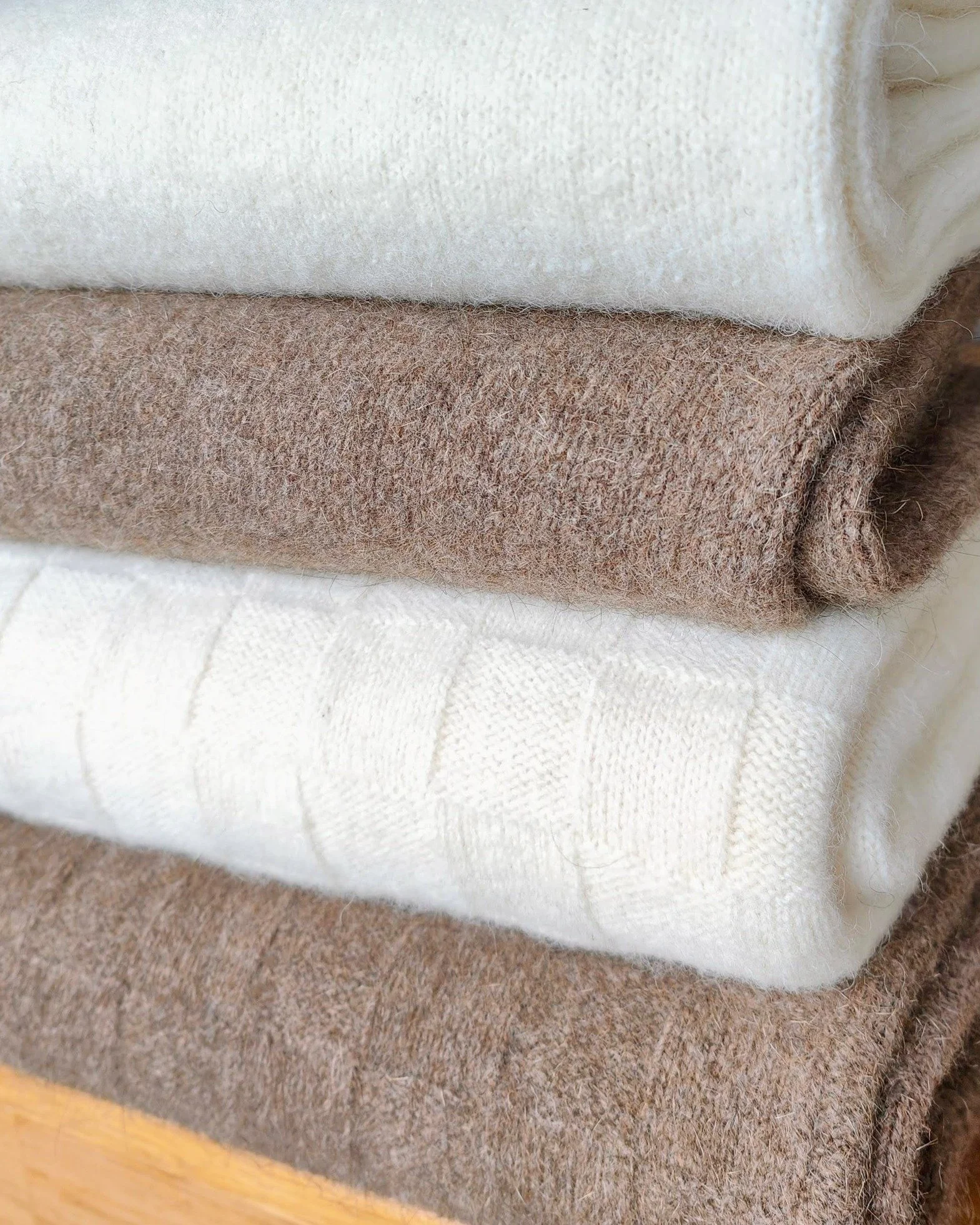 The critical pieces to understand about our wool is its helical crimp, curvature, variation in fibre diameter and the naturally smooth scales.

All these crucial factors make our wool the lightest.

Swipe for technical info ➡ 

#nzwool #wyldwool #woo