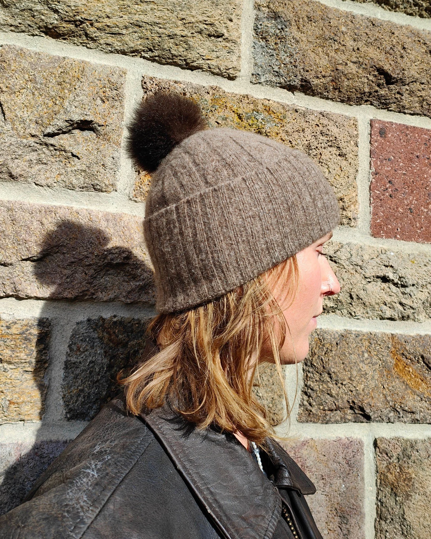 Steph in her Wyld Cosy 🤎

Natural brown, paired with a rich dark pom pom - perfectly picking up the tones of her vintage leather jacket. Effortless, understated, and made to go with everything. Classic pieces that are made to last. 

Lightweight war