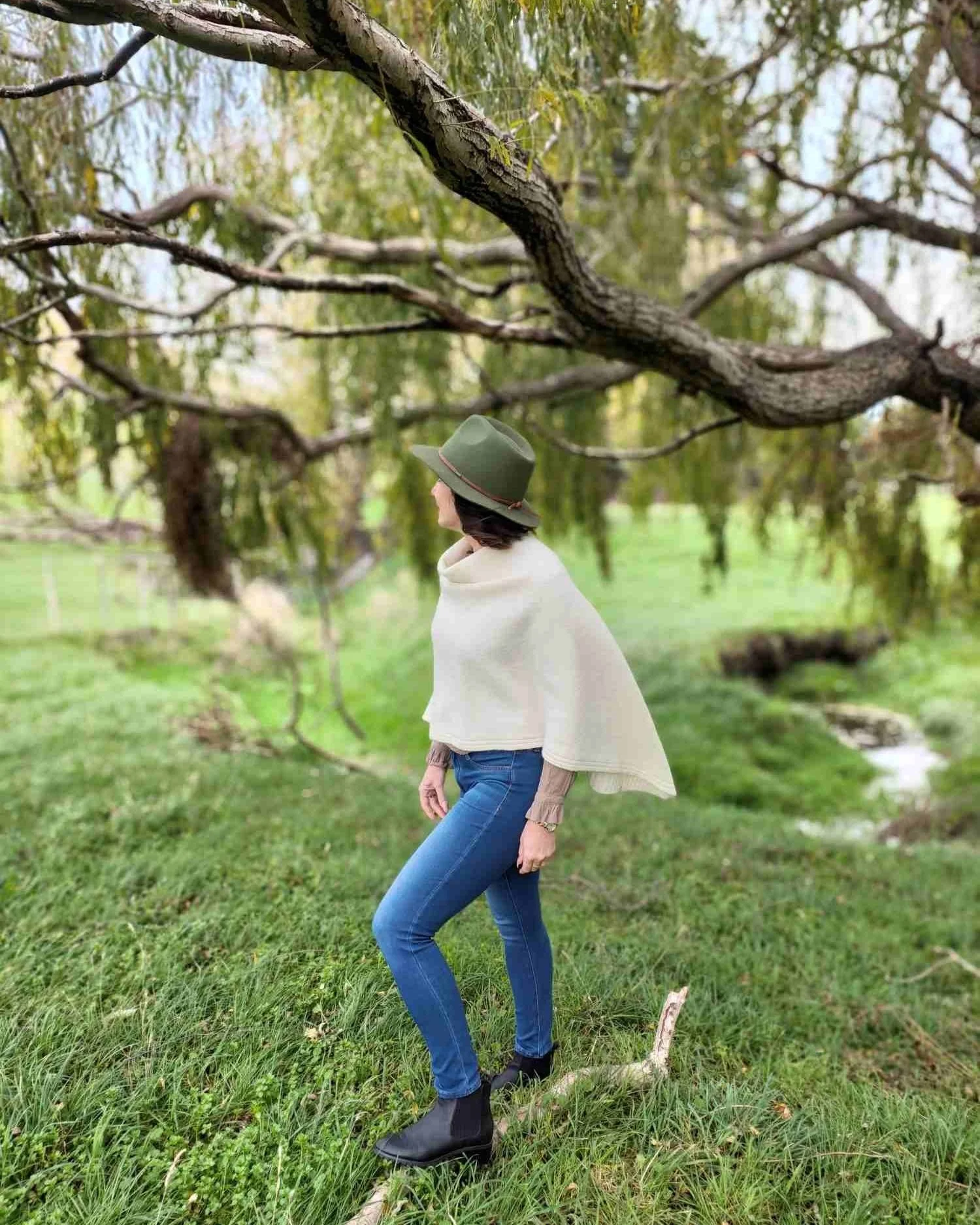 Soft. Warm. Effortlessly elegant.

The Bohepe Poncho brings a whole new feel to the Wyld collection - crafted in natural cream Bohepe wool with merino and baby alpaca for a slightly heavier, extra cosy drape. The original Wyld Poncho in natural brown