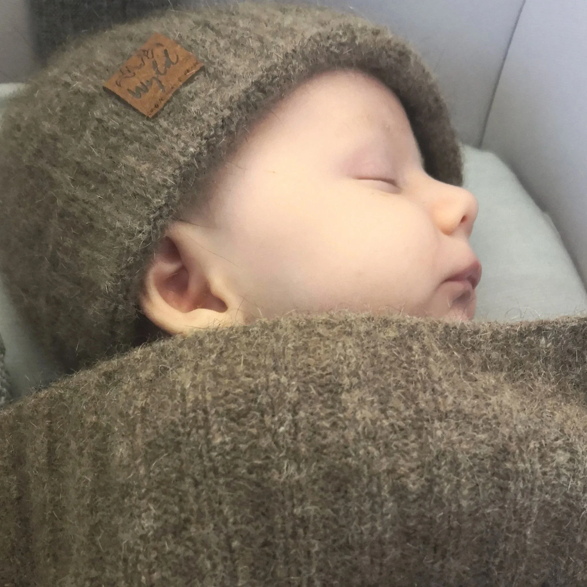 Otto%2Bclose%2Bup%2Bhat%2Band%2Bblanket.jpg
