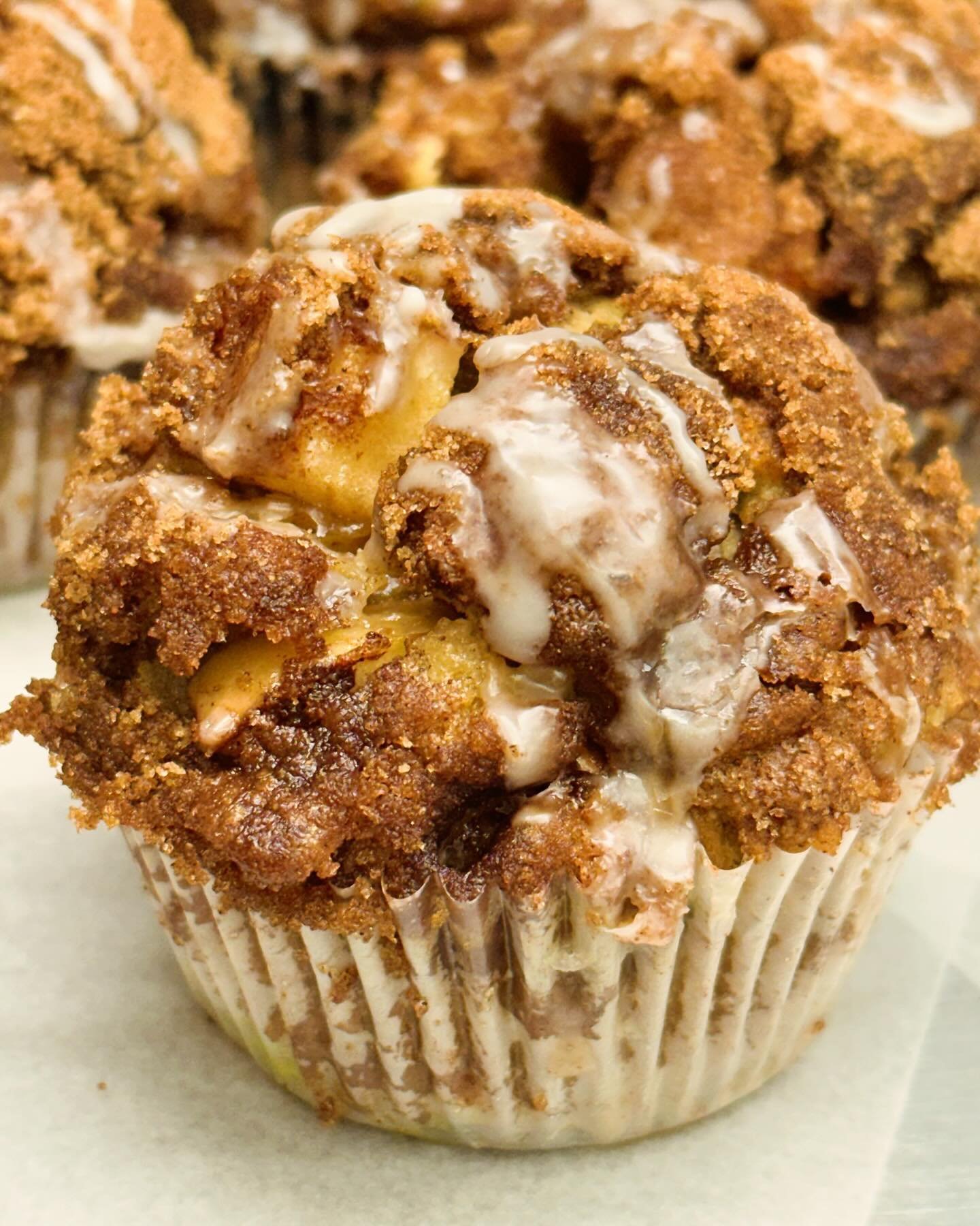 Muffin mash-up! Juicy Apple Cake Muffin with Cinnamon CoffeeCake Topping. You are going to LOVE this one. ❤️ 
#freshbakedgoodies #itsrainingagain #selfsoothersaf #cinnamonisanaphrodisiac #juicyapplesconfections #happyluncheonette #breakfastatluncheon