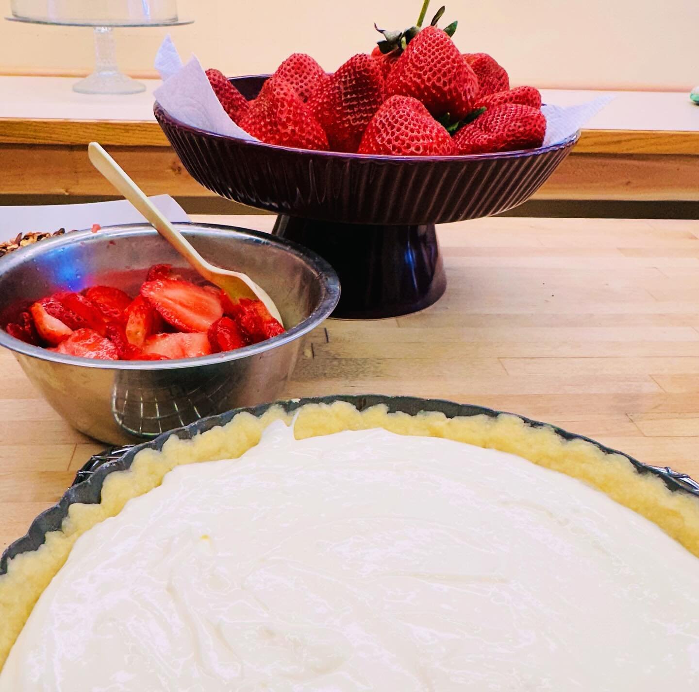 First Tart of the season going in!
Fromage Blanc (Cypress Grove) via @oregoncheesecave with sweet sweet organic strawberries. #summeriscoming #fruittartseason #goatcheese #progoat #cypressgrove #organicstrawberries🍓