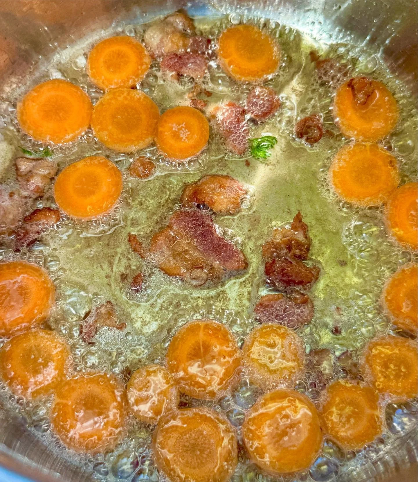 Soup Today: Split Pea w Bacon
Served with a little hot cross bunn from @lousloafs