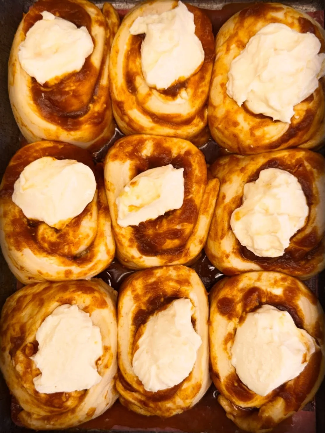 In the oven now&hellip; ready around 12:30. 
Cinnamon BShuggah Pumpkin Cream Chee Rolls for your Autumnal Pleasure. #rollwithit #organicsourdoughbrioche dough from @lousloafs #happybakes #happytuesday #happyeverything #happyluncheonette