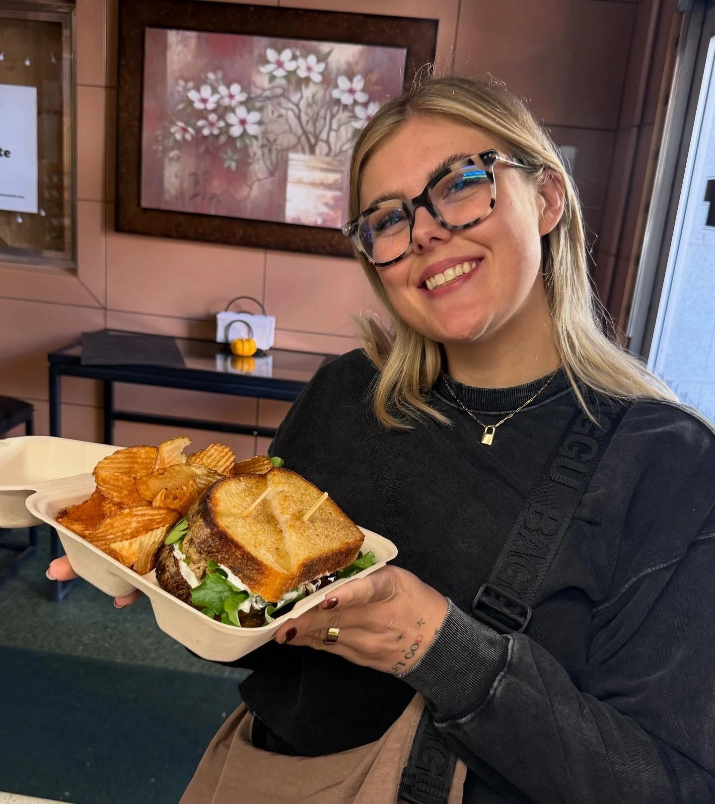 When ya girl @shopurbanglow comes for the Meatloaf, you know it’s a great day!!! Thank you, McKenna! 🥳🥳😎 #happytuesday #happymeatloaf #happyhappy #happyluncheonette