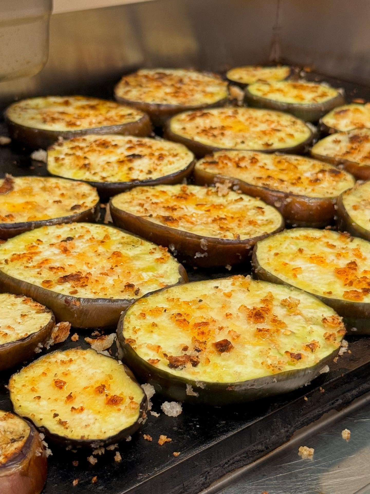 When was the last time you had an Eggplant Burger?! #local #organic #delicious grown by @ittybittyacresfarm with love. 
#happywednesday #eateggplantburgersandbehappy #happyluncheonette