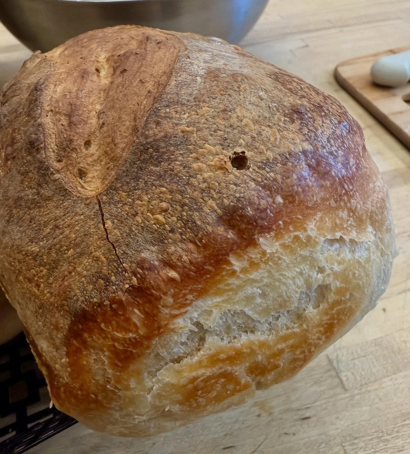 @lousloafs just delivered the MOST BEAUTIFUL BREAD! Hot and ready to make your #locallysourced #organic #delicious lunch. #solucky #bestbaker #bestofsouthernoregon #backtoback #freshhotbread #comeandgetit #gourmettakeaway #happywednesday #happylunche