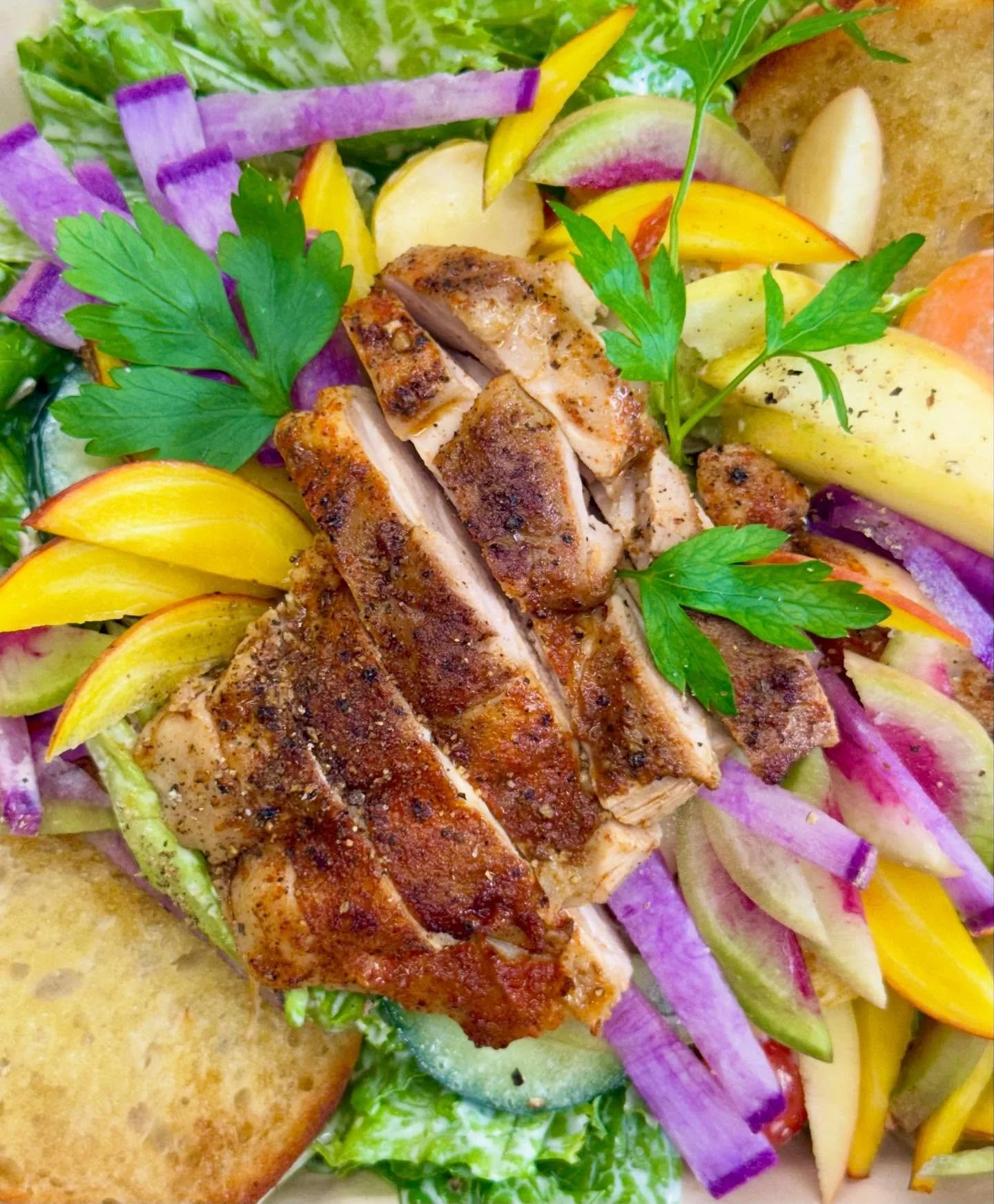 Boss B Salad w Smoked Chicken and Smokey Blue Cheese Dressing. #winterveg #eattherainbow #smokeit #happyluncheonette LOCAL ORGANIC DELICIOUS #downtownmedford