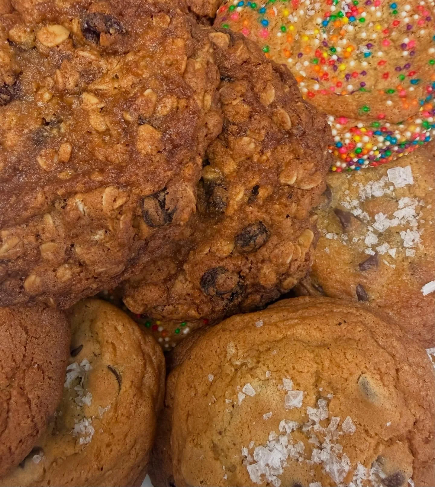 Fresh Bake. We ❤️ Cookies. See you for lunch. 
#downtownmedford #local #delicious #comfortfood #happyluncheonette