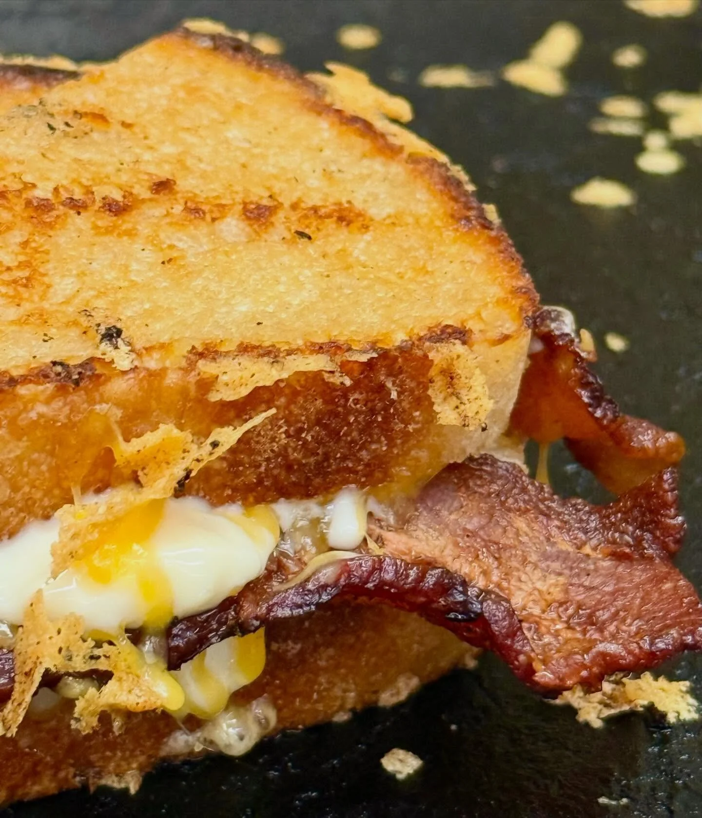Molly&rsquo;s usual. Famous Grill Chee with Smokey Blue Cheese Mayo and Cherry St Bacon. It&rsquo;s a banger! On @lousloafs handmade artisan sourdough, of course. We love our regulars! You can be one too. #locallysourcedeverything #organic #fookingde