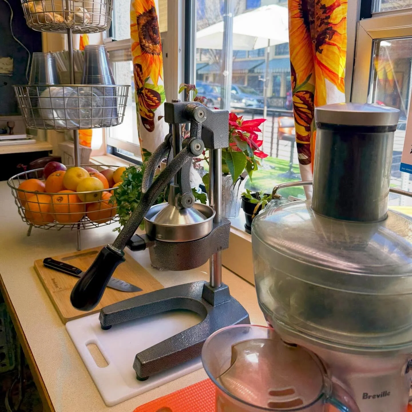 JUICE BAR!!! Our first foodie entrepreneurial venture (c1993)was an Organic Juice Bar in Lincoln City, Oregon. &ldquo;Juice-o-Rama&rdquo;!! We have been loving and making fresh juice ever since! Come taste the SUNSHINE @ Luncheonette. #freshpressedju