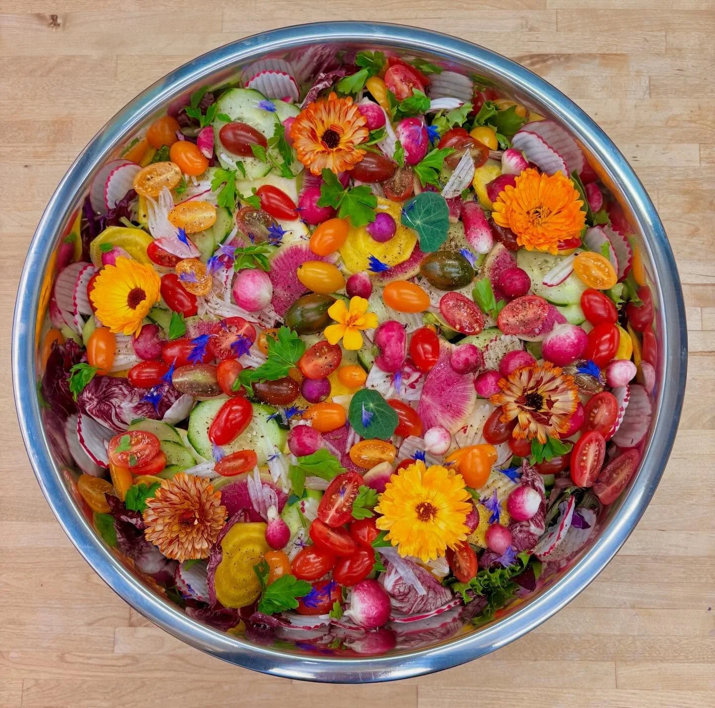 Yesterday&rsquo;s catering gig is today&rsquo;s inspiration. Keeping it fresh, wild and beautiful. Come have lunch. #locallysourced #organic #delicious #downtownmedford #happyluncheonette 
Call, email or DM for CATERING YOUR NEXT MEETING, EVENT OR WH