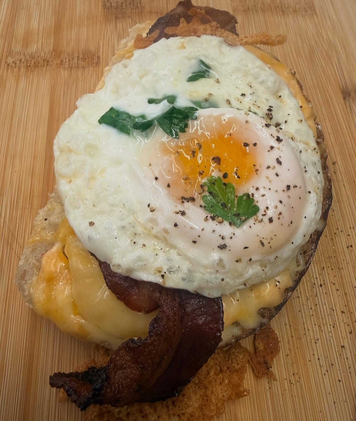 #chefbreakfast #weeat #localaf #organic #delicious 
Happy Friday!! 
Happy Luncheonette.