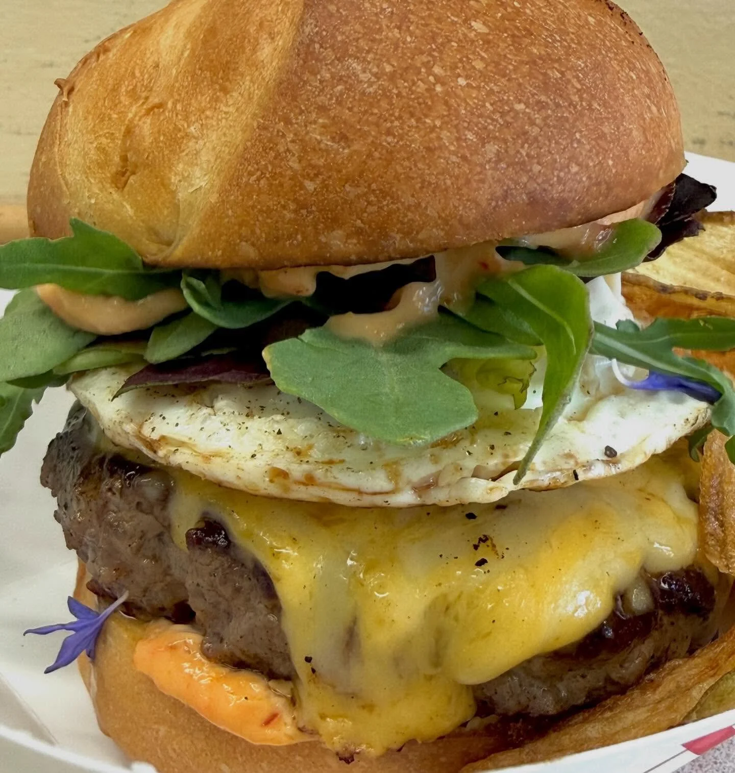 Cheeseburger w Fried Farm Egg for Jymbo! @theretrowormhole Happy Eating! #happycheeseburger #happyluncheonette