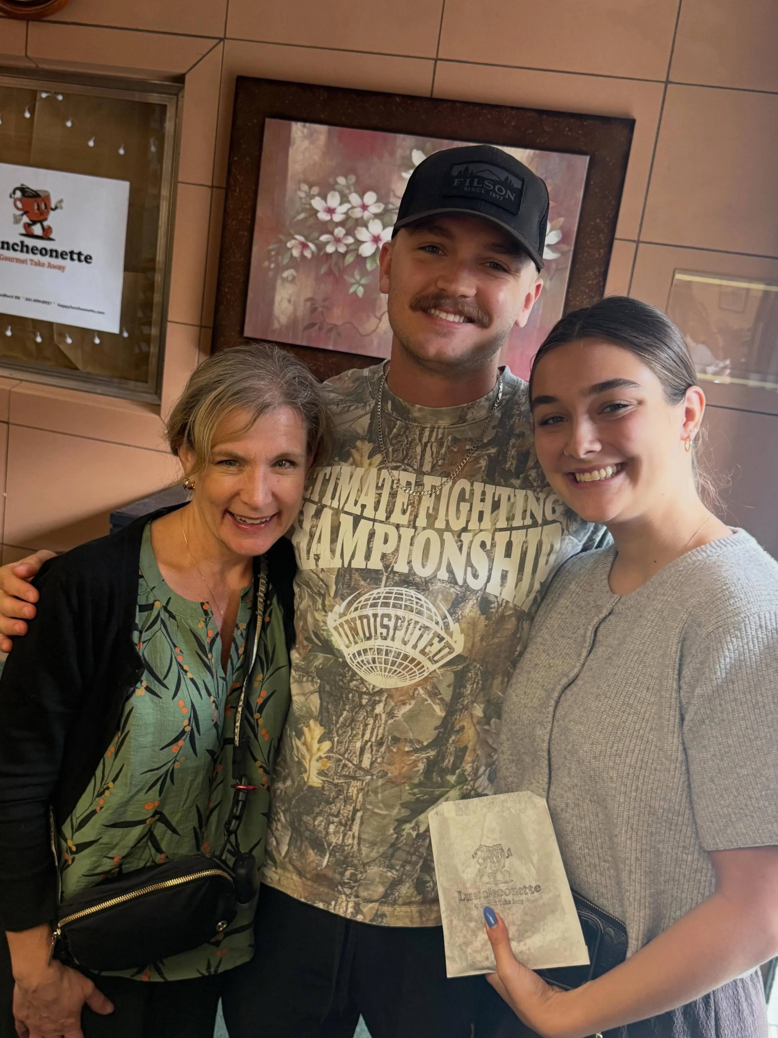 When your fave 💖brings her people&hellip; it&rsquo;s a great day!! Thank you @lilydidmyhair 
Thank you Mama Sue for coming all the way from Minnesota to eat Luncheonette!!! #soawesome #happyvisit #happytuesday #happyluncheonette
