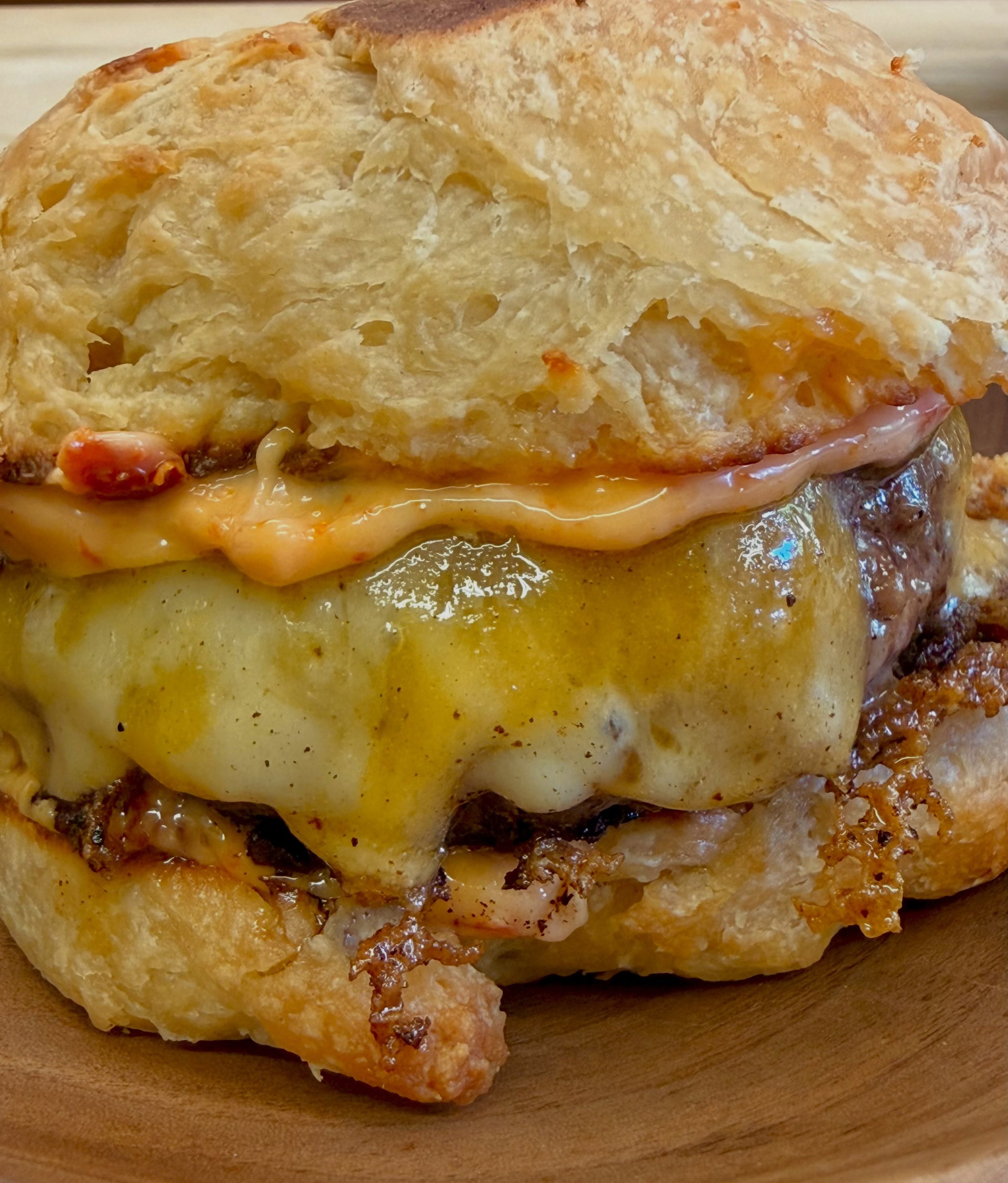 No greens, he said. Still looks chompy!! #localorganicdelicious #downtownmedford #luncheonettecheeseburger #happythursday #happyluncheonette