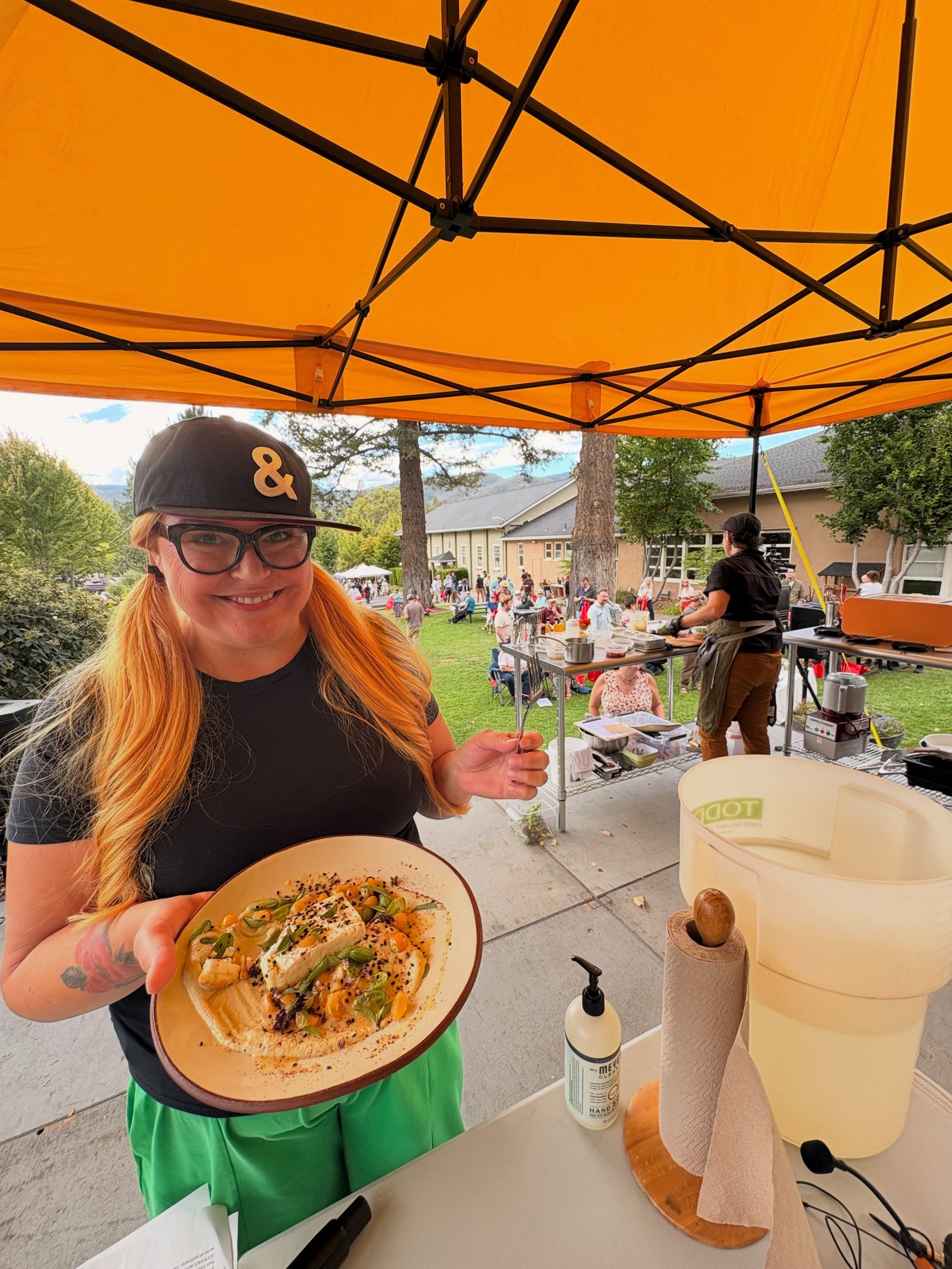 It was a stone gas MCing for the 1st Annual Rogue Flavor Showcase in Jacksonville yesterday! Mad respect for everyone who showed up and showed out! Well done, Rogue Valley! @wildthymeproductions @rvfoodsystem @rogueflavorguide @butterbabescatering