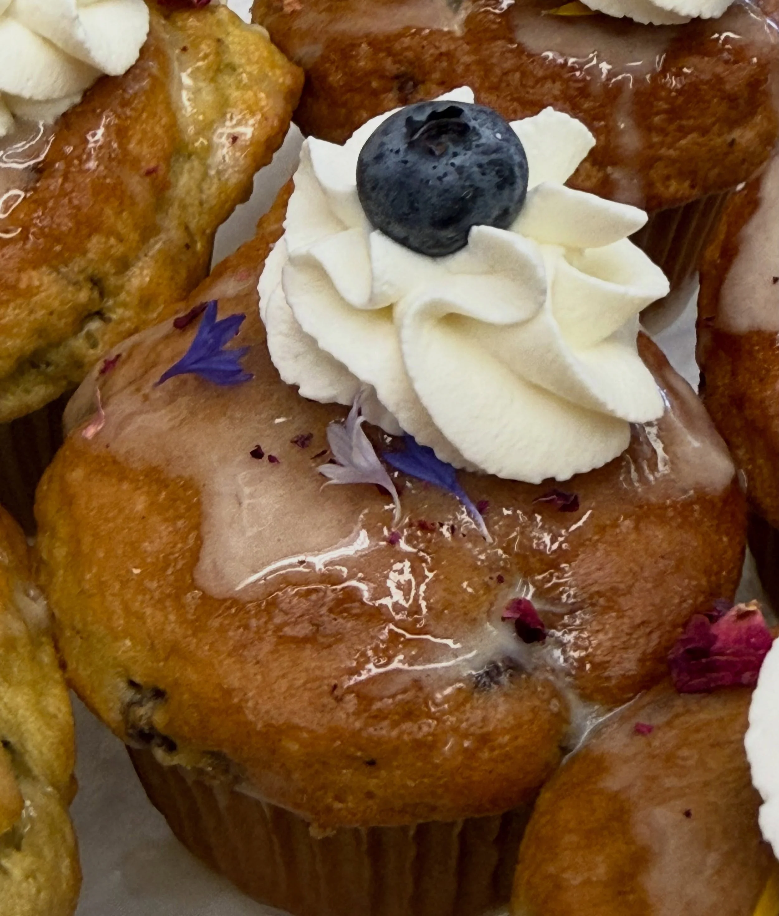 Lemon Bloob Cupcakes today! We love a rustic take on the pristine. @ittybittyacresfarm flowers adorn and inspire!! #lastdaysofsummer #downtownmedford #localorganicdelicious #happyhumpday #happyluncheonette
