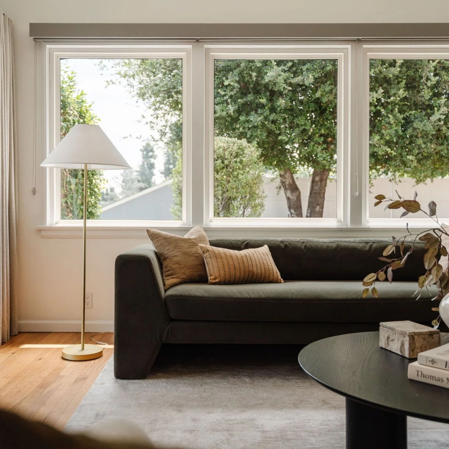 Stop for the song. Stay for the home. 🌼JUST LISTED: Sweet As Can Be in Pasadena&rsquo;s San Rafael Hills 🌼 Cheery and bright, this mid-century traditional home is designed to inspire joyful everyday living. Nestled in the charming San Rafael Hills 