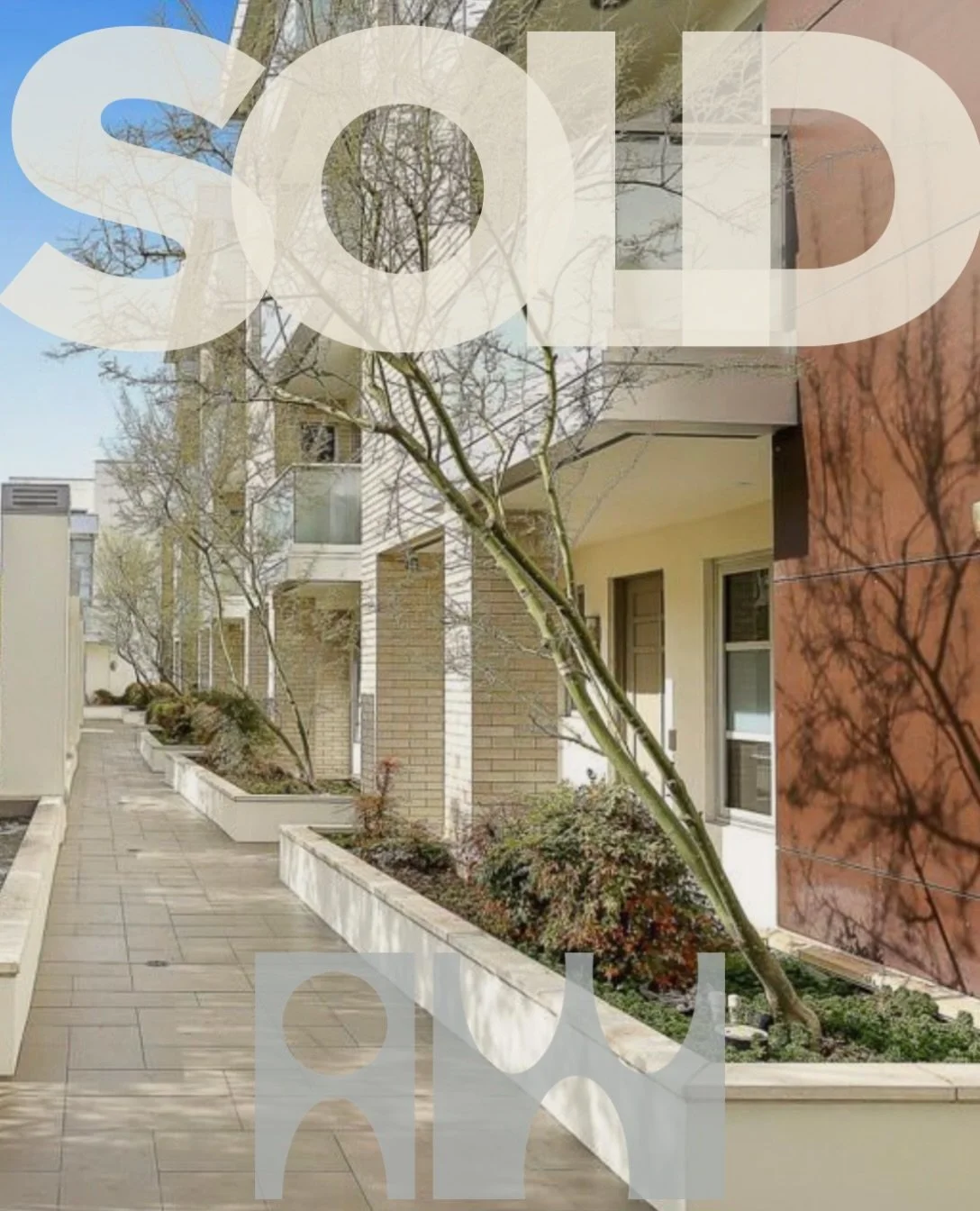 JUST SOLD! Swanky Pasadena condo near the Lake shopping district. At first my buyers thought they wanted a single family home, but through various tours and conversations they realized what they valued most was walkability and easy maintenance. I sen
