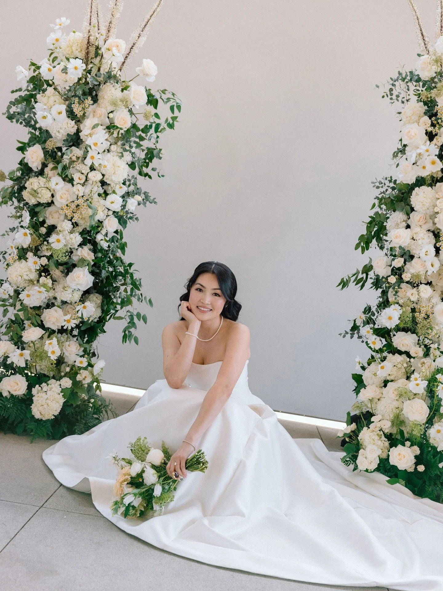 The bride &amp; groom having the time of their lives with the people they love 😎🙌🔥

Hair &amp; Makeup: @beautifullyredeemedd 
Photo: @vophotoco