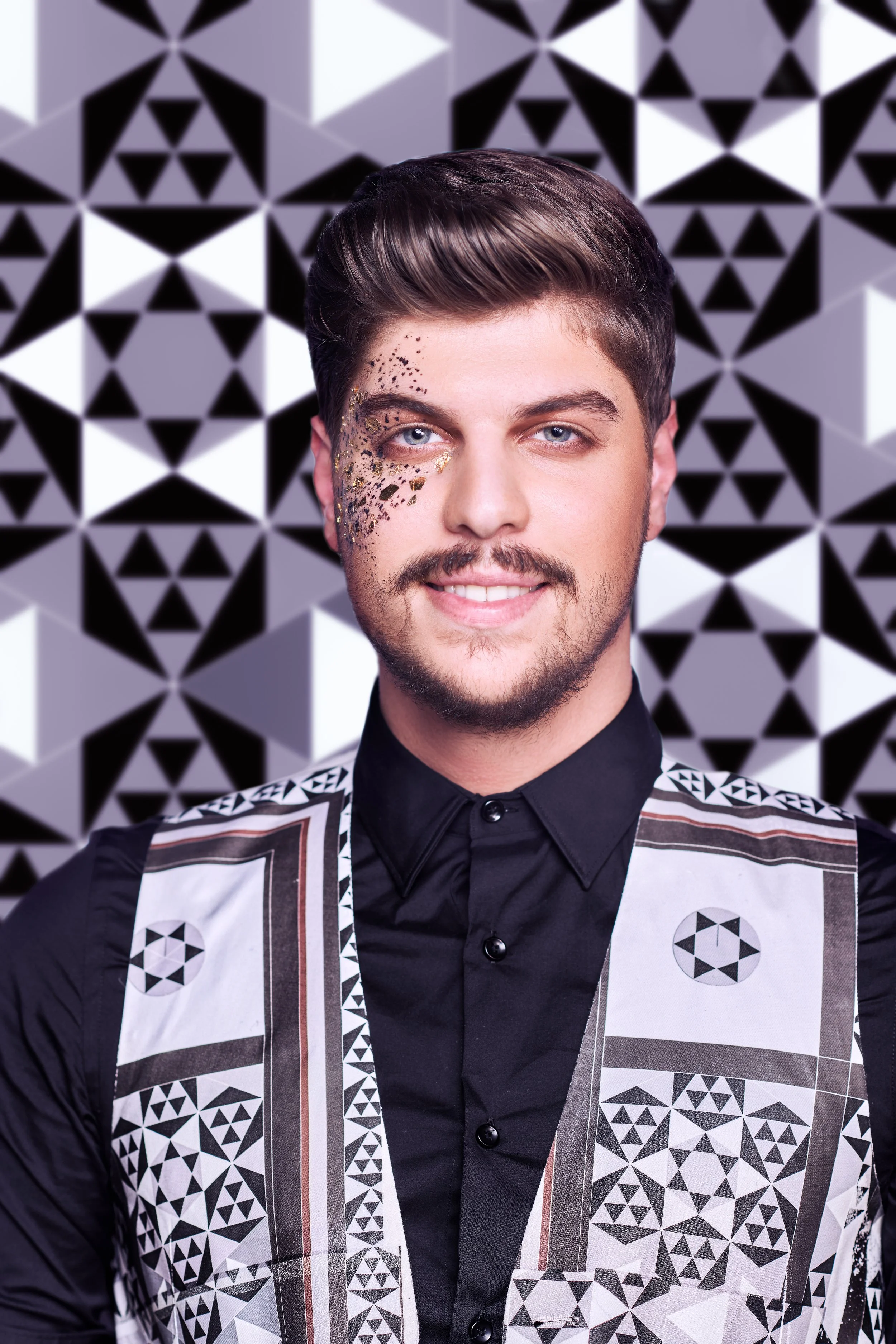 Voice x Mac14979enwback.jpg