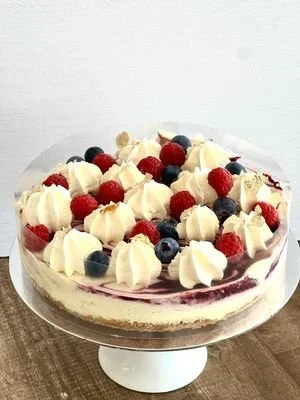 White Chocolate & Mixed Berry Cheesecake. Serves 8-12
