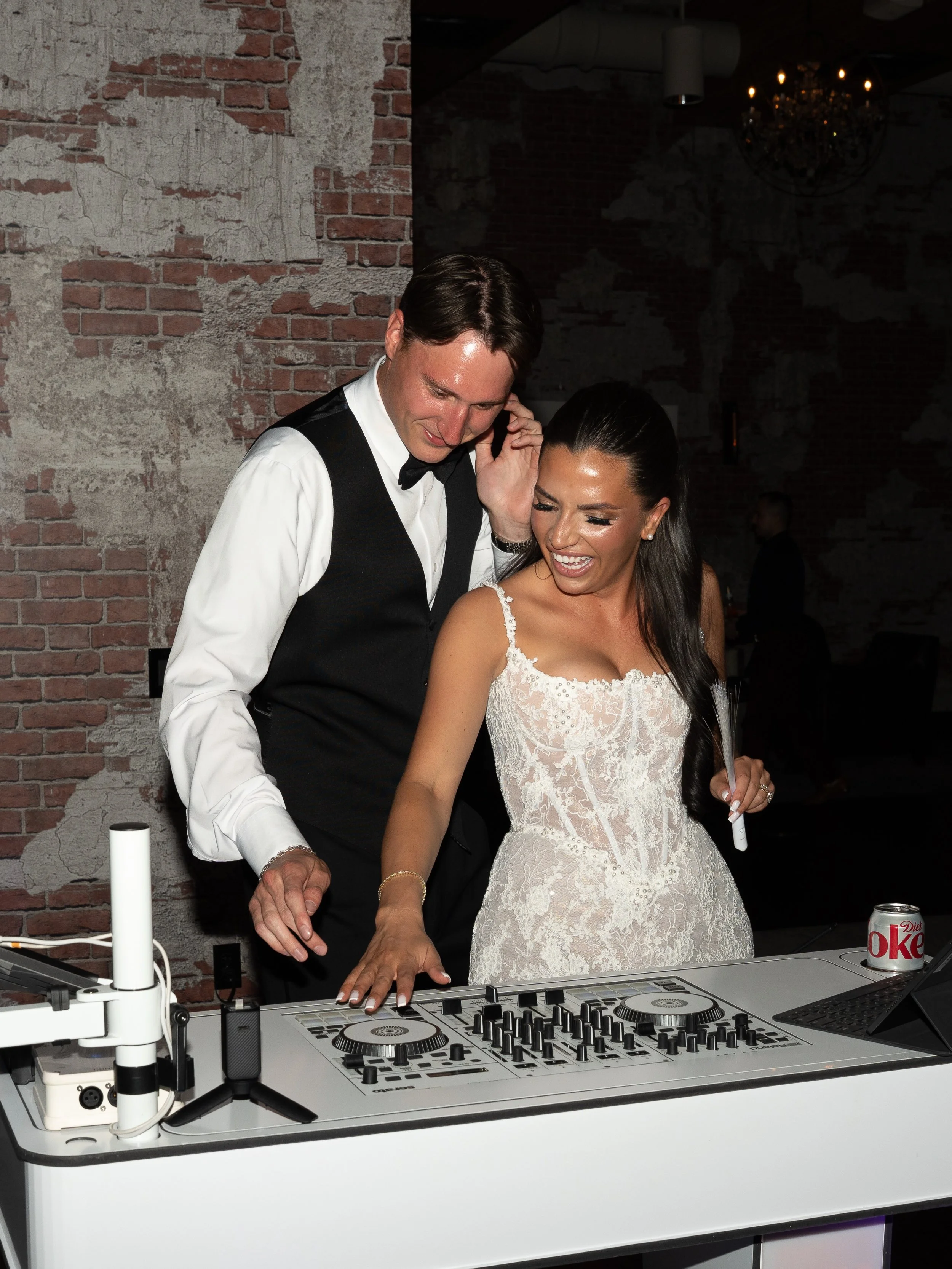 Adam and Carly understood the assignment.

From the moment the dance floor opened until their final private song, they were right there in the middle of it.

Not checking out.
Not disappearing.
Not watching from the sidelines.

They were dancing, lau