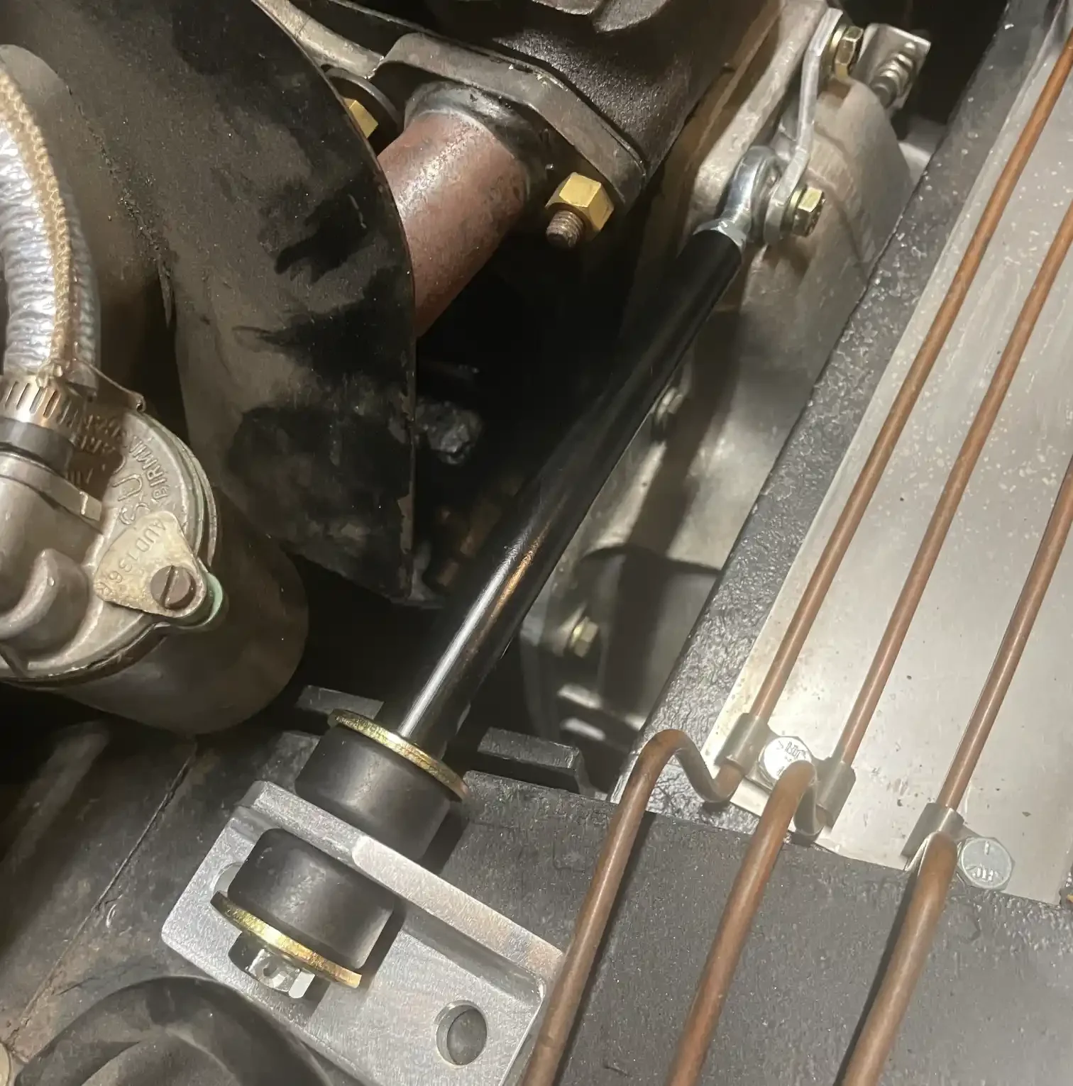 Q1-engine-stabilizer-install-shot.webp