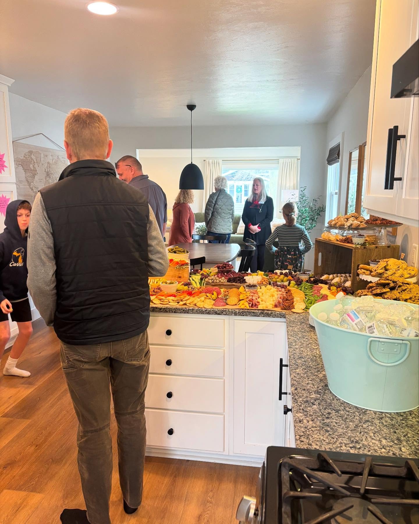 🌟 Last night was epic! 🌟
We invited everyone who helped launch this first missionary house to a special “First L👀k” open house! It was a wonderful time spent celebrating God’s faithfulness and provision for this home, and looki