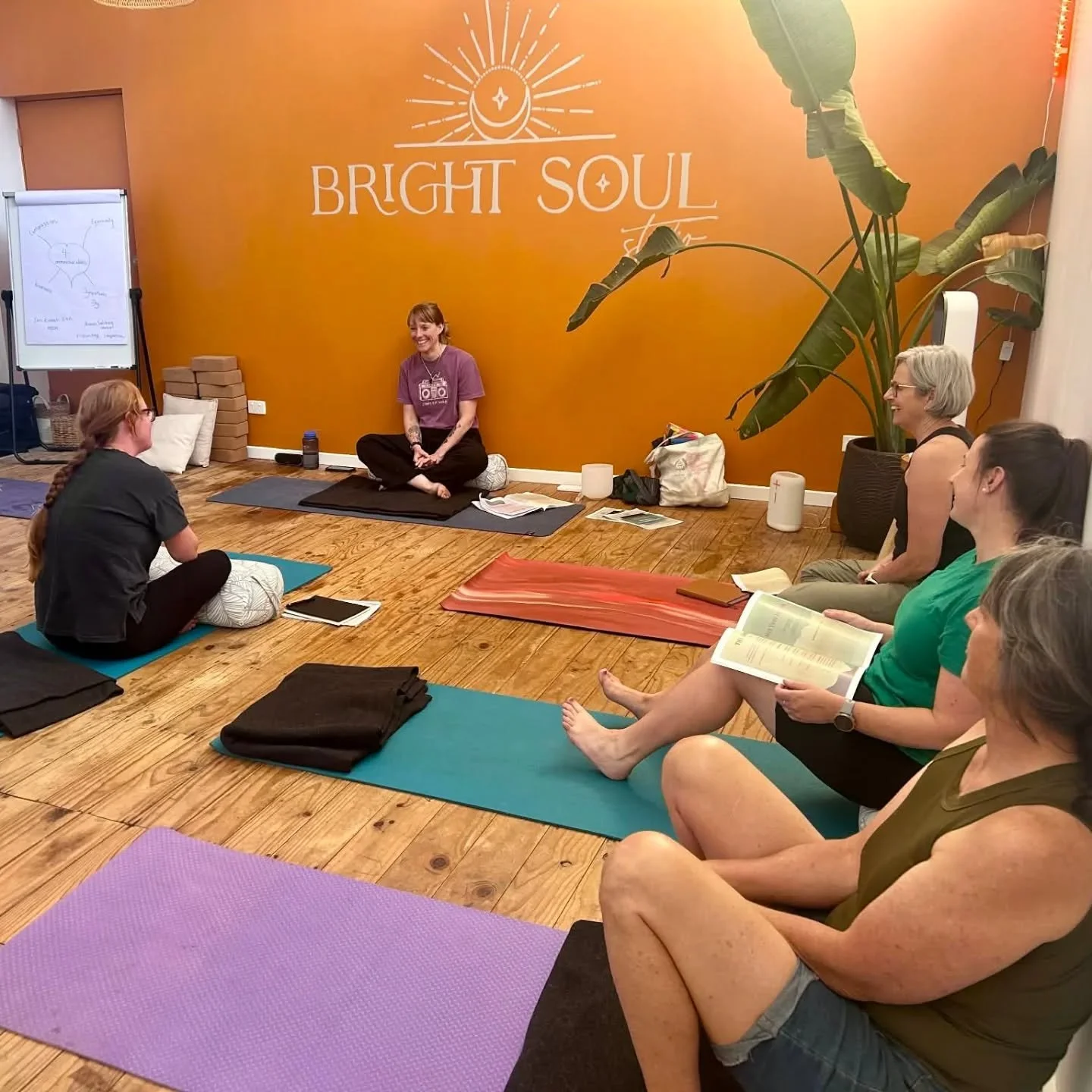 Thank you 💓 //

Starting to wrap up an incredible year of studying, counselling, and teaching!! It was so fun to guide the @alpinemultiskillgroup through a 4-week embodied mindfulness course - Connecting with Presence - finishing up last week. 

Tha