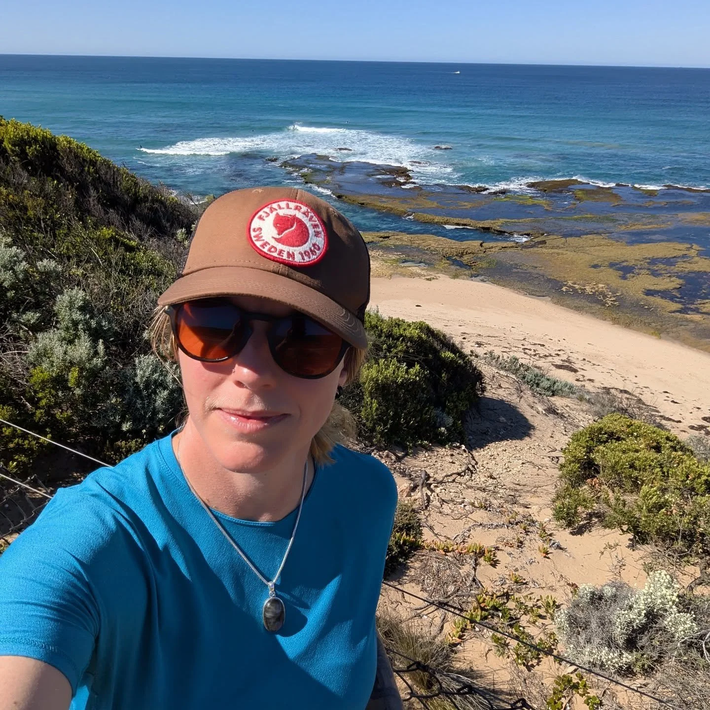 Happy 'between Xmas and New years' to you all. I keep checking the date and immediately forgetting it again. Trying not to unravel completely... 🧶

This liminal week calls for more nature. For me it has been oceans! Remembering to settle into that s