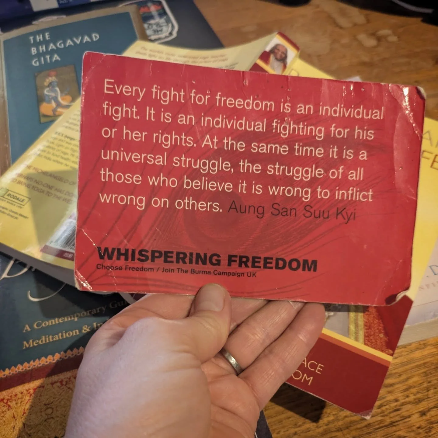 Things I love 💗//

Inspirational bookmark postcards falling out of books... 

I was asked to recommend some books for a newly qualified yoga teacher and these words of wisdom were tucked inside one. 

"Every fight for freedom is an individual f