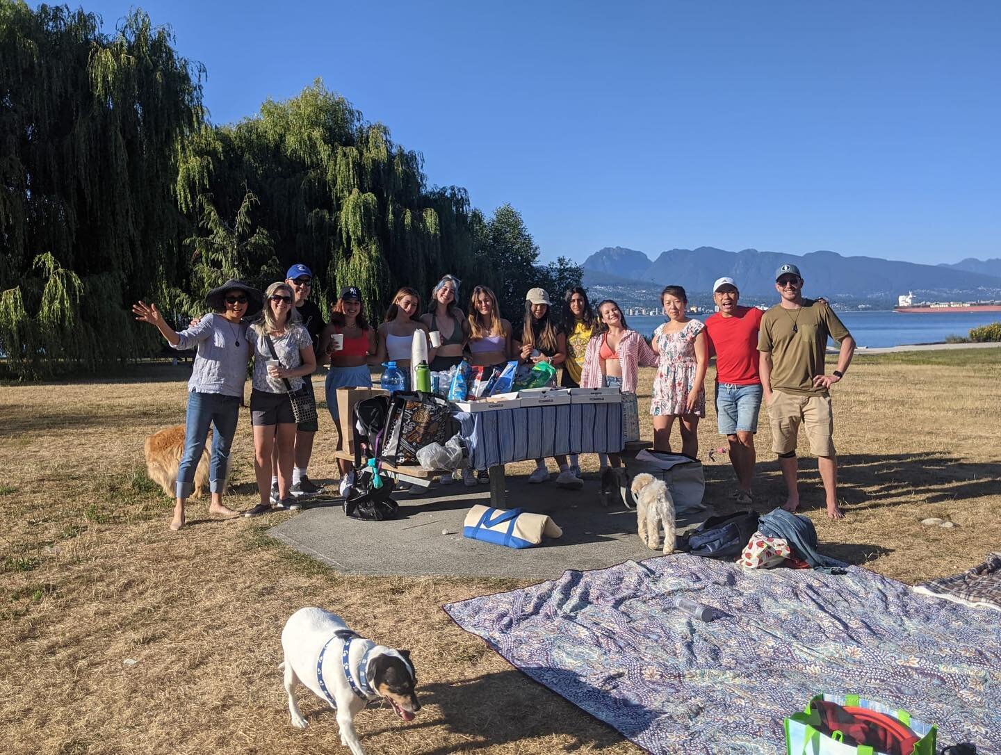 We had a super fun staff picnic at Spanish Banks with our awesome Sweet Spot team on Monday!

We had the chance to get to know each other better, play fun games and eat some delicious food!

Lots of love from the Sweet Spot family to you💗
.
.
.
.

#