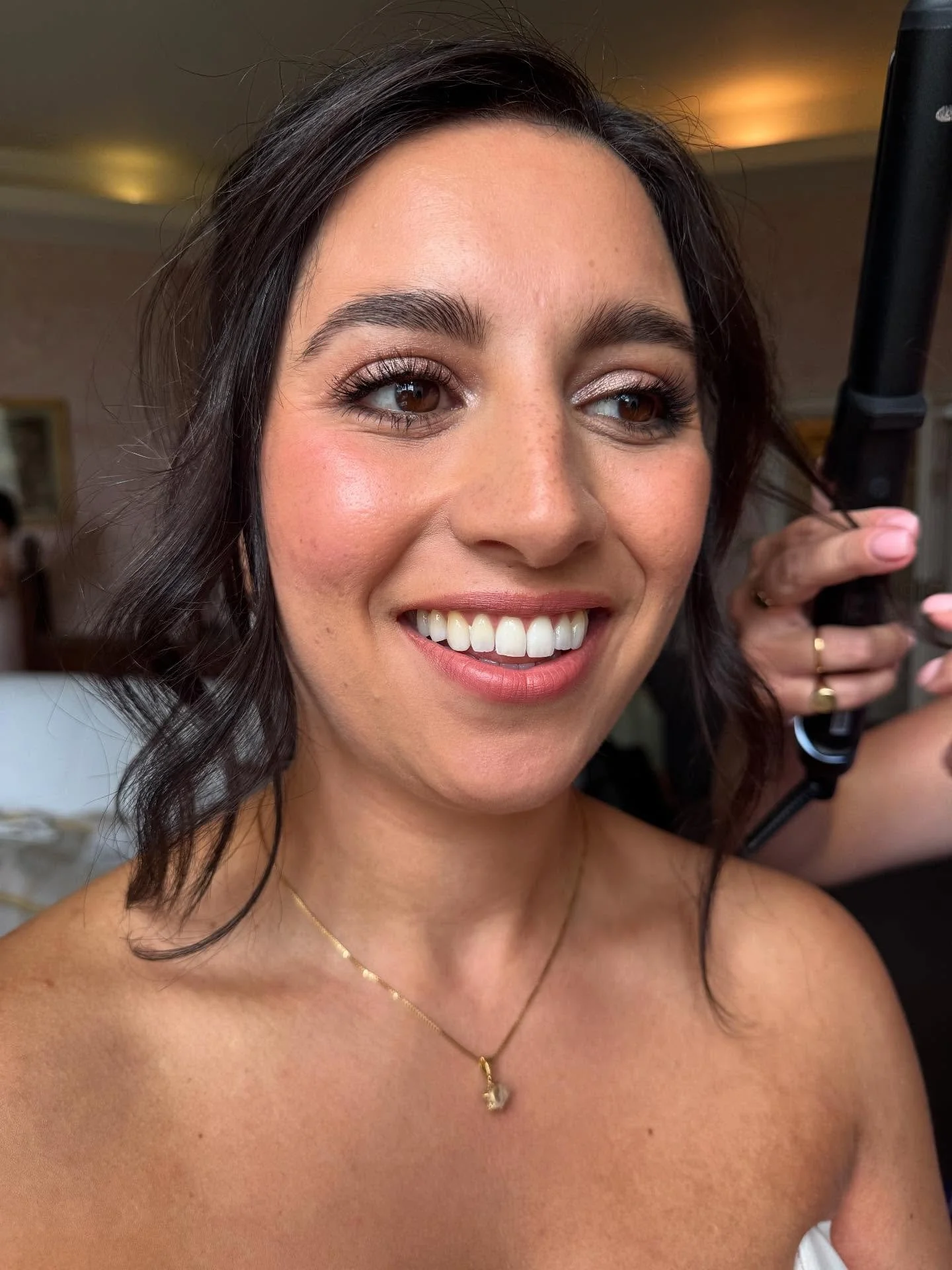 Natural Bridal Makeup for Naomi 🤍

Warm tones with a glistening eye. All created using cruelty free and clean beauty products.

Venue @askhamhallweddings 
Dress @madison_james 
Flowers @jemmakhanstudio 

Lake District Makeup Artist . Lake District W