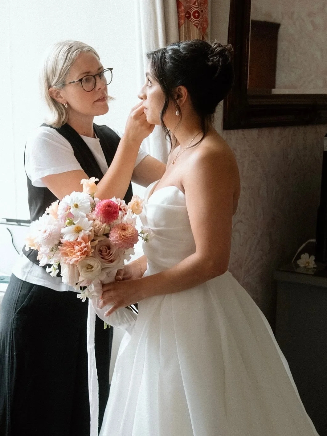 Natural Bridal Makeup for Naomi 🤍 

Photographer @redsweetsphotography 
Venue @askhamhallweddings 
Dress @madison_james
Hair @kirstiebowdin.era 
Flowers @jemmakhanstudio 

Lake District Makeup Artist . Lake District Wedding Hair . Lake District Wedd
