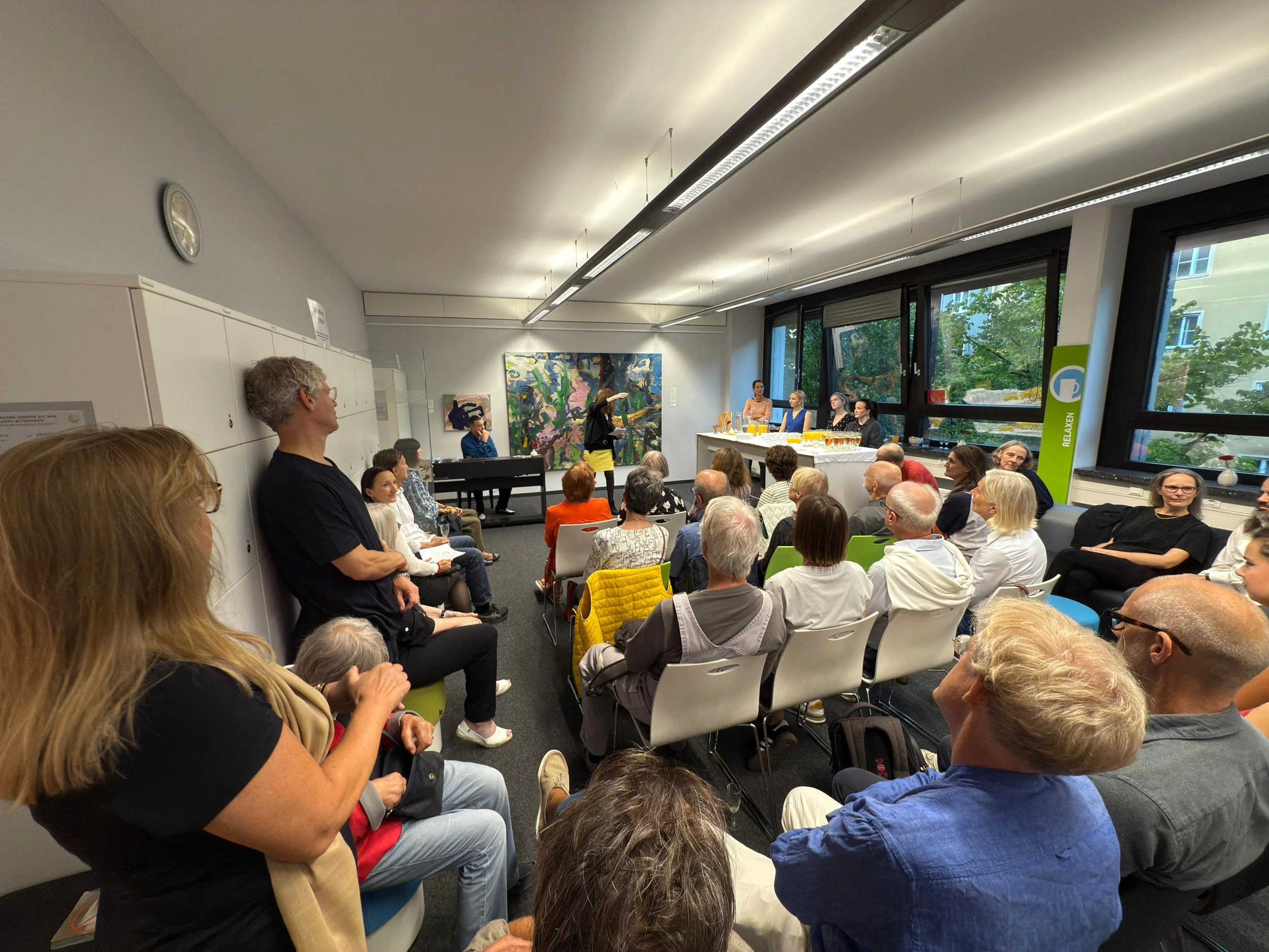 Andreas-Schmid-David-Klammt-Vernissage-Ein-Staunen-Dahinter-Goethe-Institut-Muenchen-2025-11.jpeg