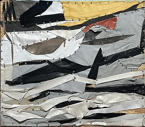 "Nuancen des Echten" 2025,
Leder auf Spanplatte, ca. 100 x 80 cm