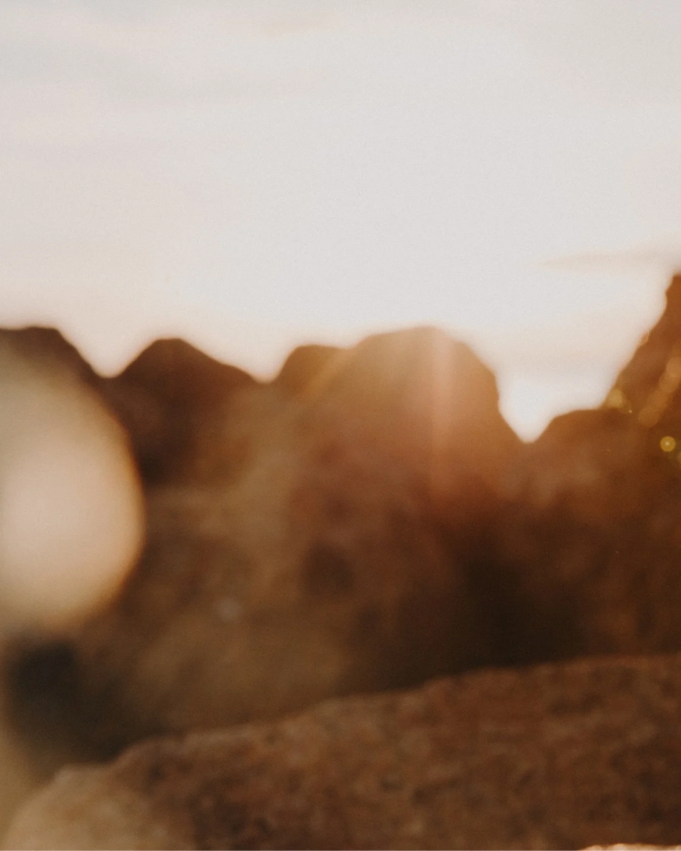 &ldquo;A sun kissed glow is nature&rsquo;s way of reminding us to soak in life&rsquo;s rays.&rdquo; 
&ndash; Emily Summers

#poetrylovers😍❤️❤️ #perthquotes #weeklyintention