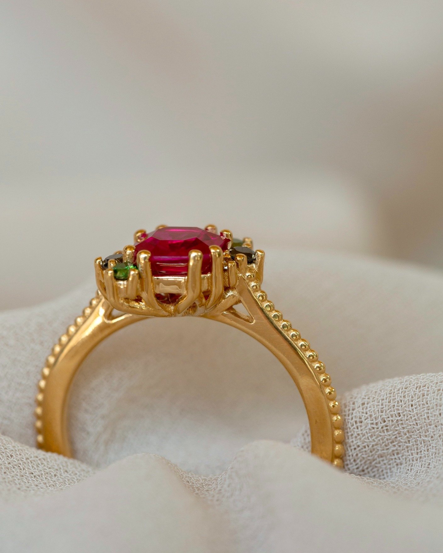 I can't resist another side angle! 👀

D's ring isn't just about the gemstones, there are details in the shank and setting too! 

🔍💍🧐

I included a delicate milgrain detail around the edge of the ring to reference D's heritage and ensured that the