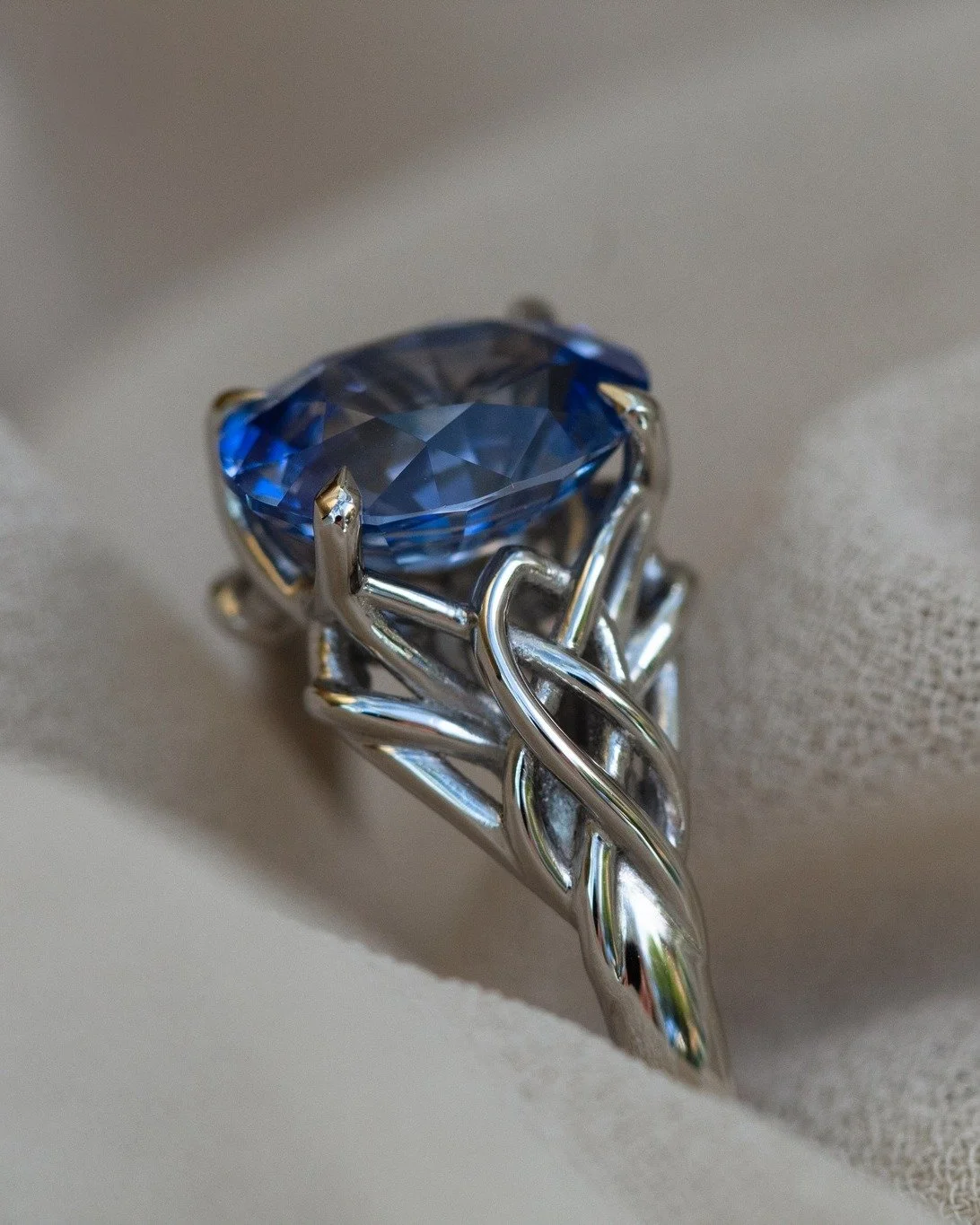 Sorry, not sorry for taking another look at this gorgeous design and stone!

😍

This stunning Sri Lankan blue sapphire is from Delyth and Omar's incredible engagement ring commission. 💍

Set in cool, elegant platinum, with flowing, intertwined deta