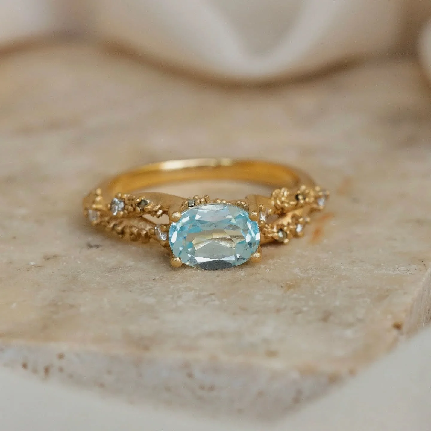🌸 Sarah&rsquo;s Cherry Blossom Ring 🌸 

Sarah got in touch a little while ago, wanting to remodel her old jewellery into something she could wear every day &mdash; something meaningful, personal, and beautiful. 💛 

She&rsquo;d been recommended by 
