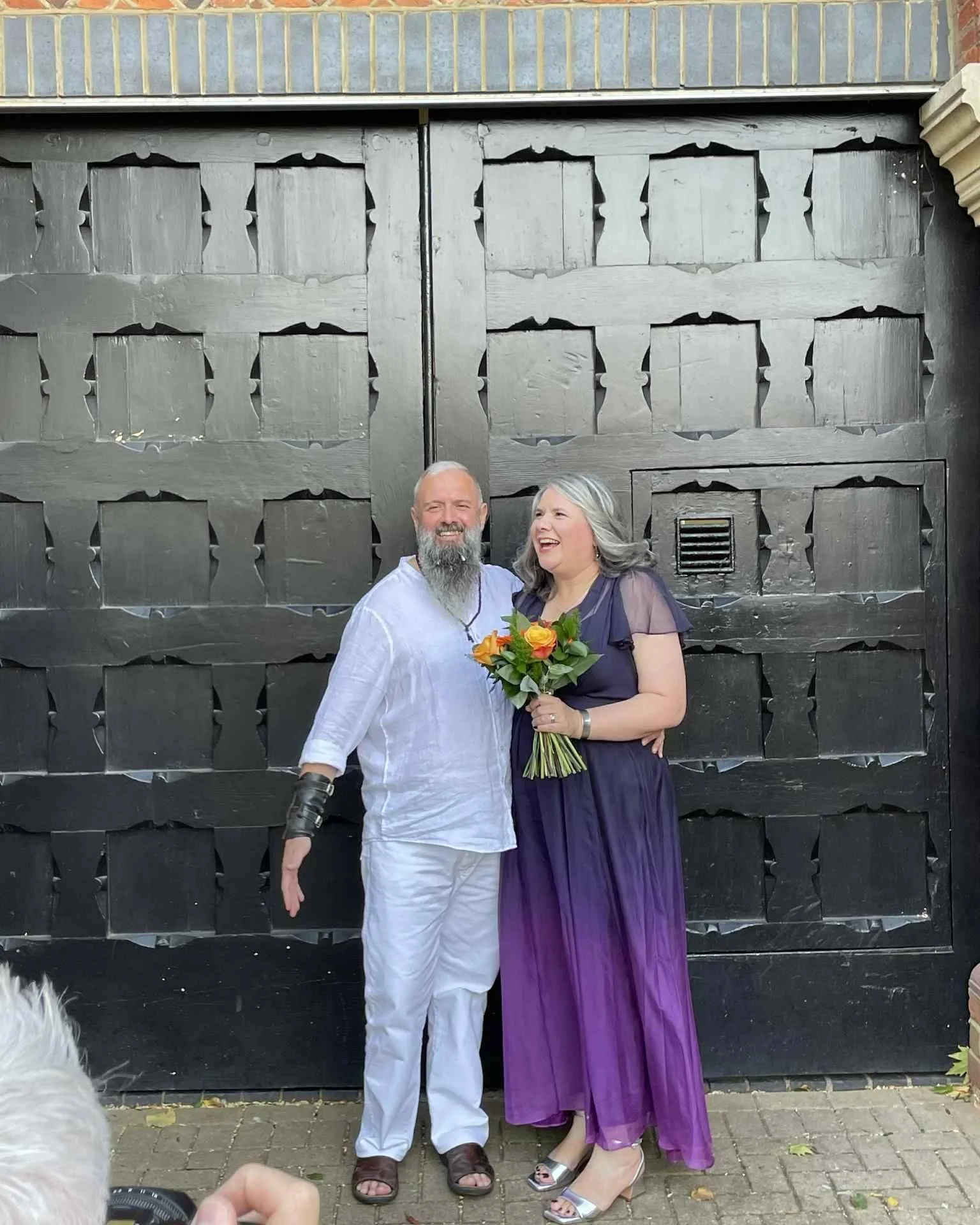 How wonderful is this picture of my client Lucy getting married to the love of her life after 28 years together!

🫶🥳❤

I worked with Lucy at the beginning of the year to help her create a combined wedding and engagement ring that suited her unique 