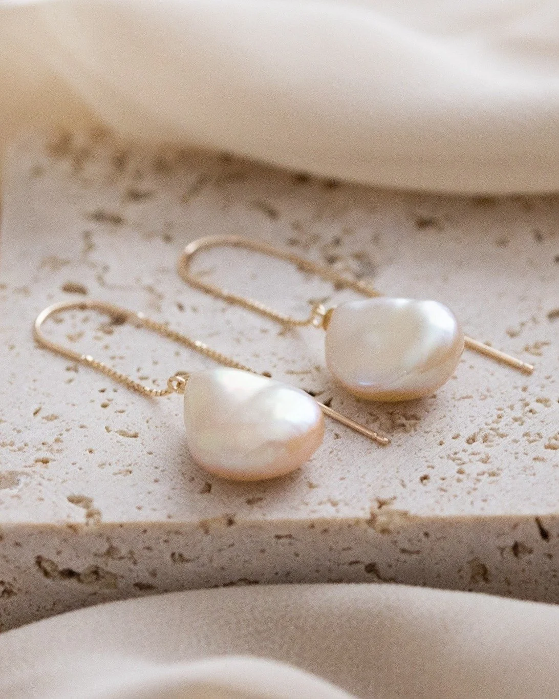 A closer look at some of my ready to wear pieces (available on my website).

️&zwj;🎀🤍🩷

These stunning pull through earrings feature baroque pearls. Available in a variety of shades, these cultured pearls are all unique and make a bold but sophist