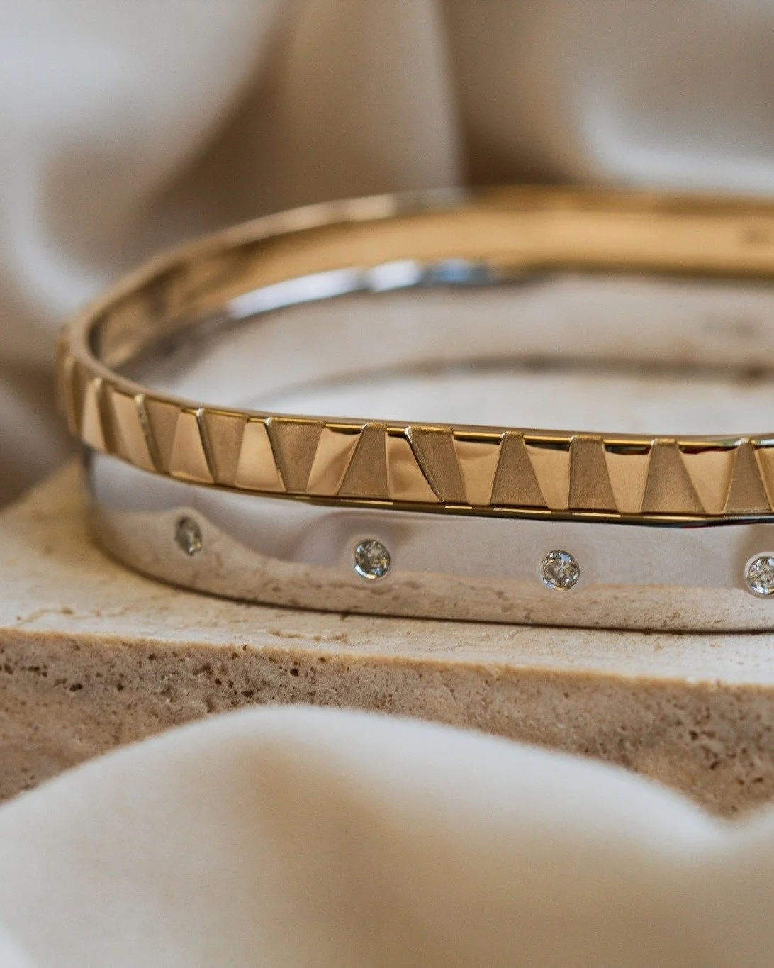 It&rsquo;s NOT rings this time!! ✨🙌

These stunning, solid bespoke bangles were created for Lorraine &mdash; and made entirely from her inherited gold and diamonds&hellip; all 70g of it! 😍

Originally all yellow gold, Lorraine wanted a two-tone sta