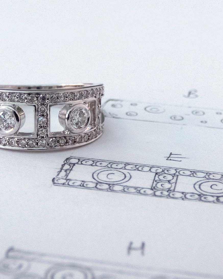 Here's to designing more show stopping stunners in 2026!

🤍💍🤍

I have been so inspired and delighted by the design challenges that have come my way in the past year and I really want to bring this energy into 2026! ✨

I love making stand out, head