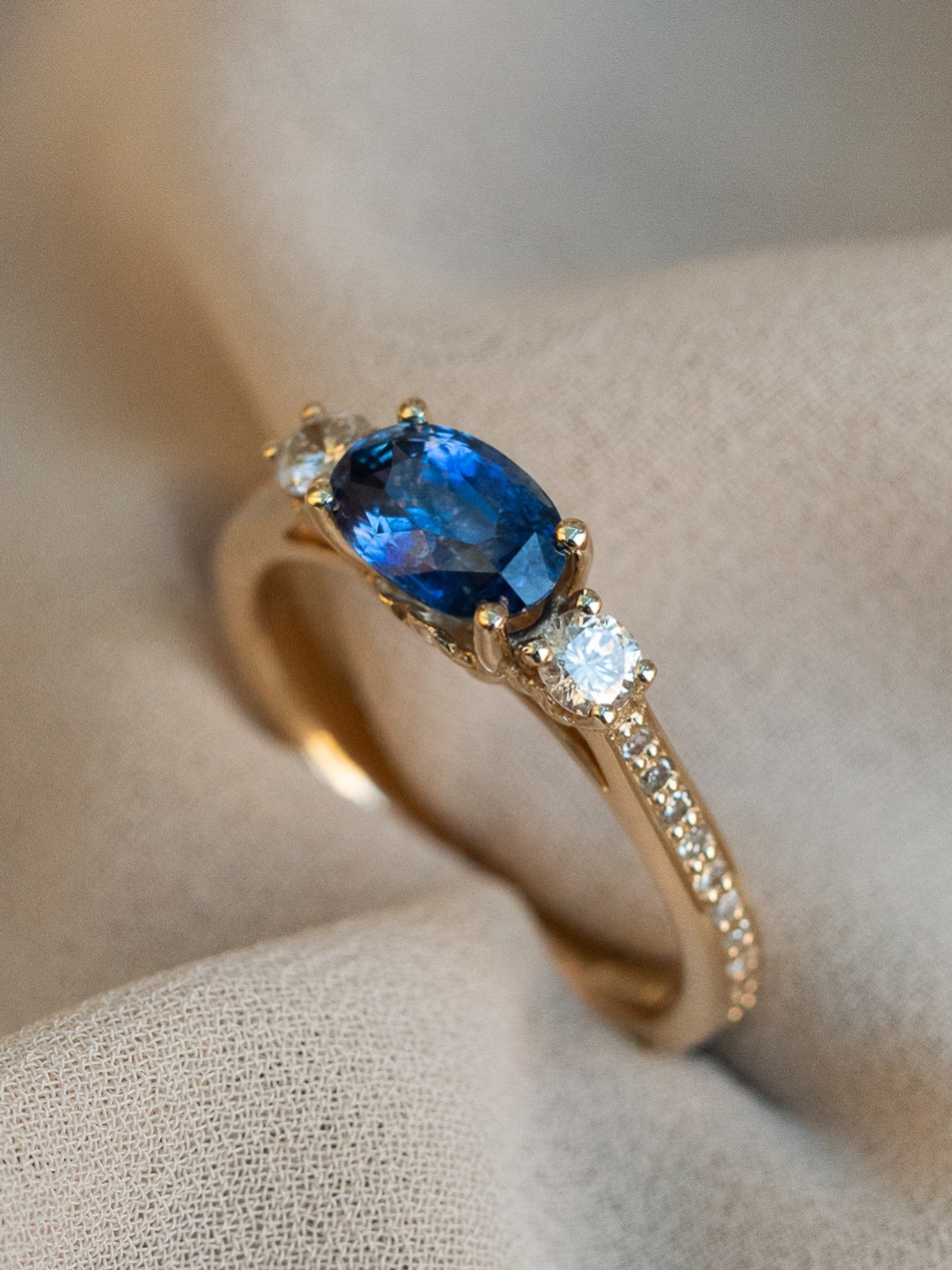Karen&rsquo;s Memory Encapsulation Ring 💍

What a story this gorgeous engagement ring carries!

K came into the studio with her current engagement ring, a sapphire specially selected during a trip to Sri Lanka, along with a collection of unworn jewe
