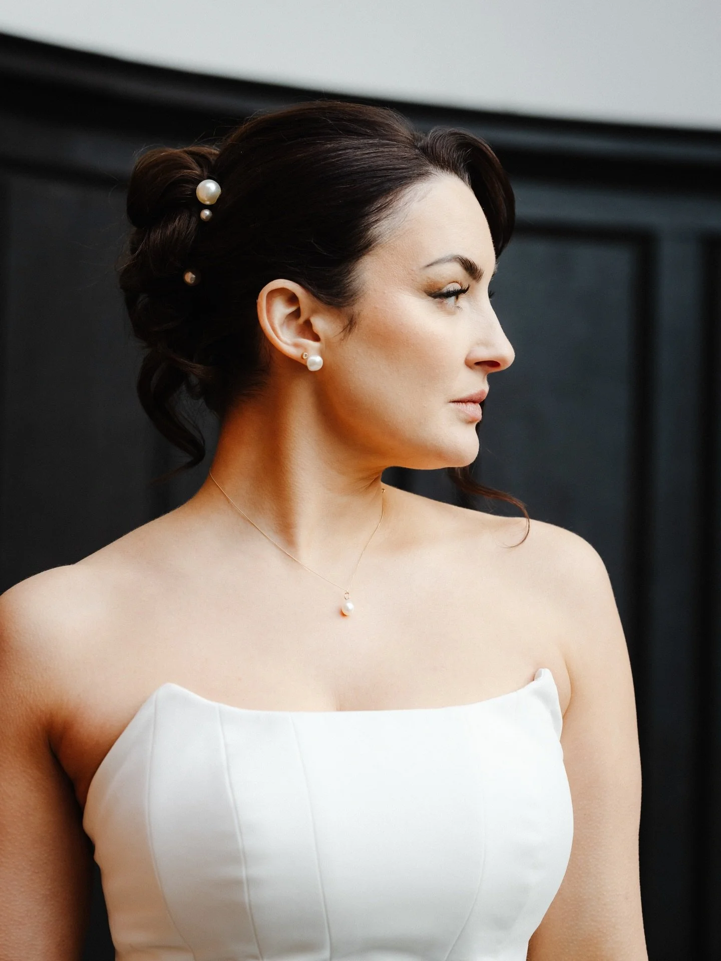 Stunning shot from a gorgeous collab shoot I was lucky to be a part of recently. 🤍

Featuring my gorgeous textured pearl studs and pearl drop necklace in white, both available from my online shop and made to order.

🤍✨

Pearls are the perfect, time