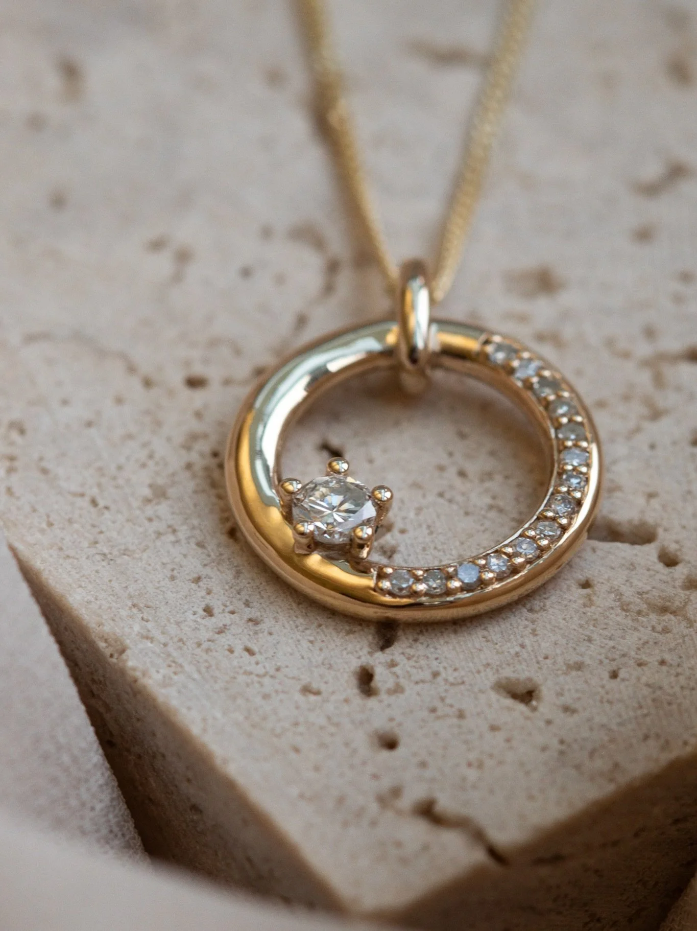 Secret commissions will always have my heart. 🤍🫶

Whether it&rsquo;s a proposal, milestone birthday, or a mother-of-the-bride gift, secret commissions are always extra special. There&rsquo;s something magical about creating jewellery that carried a