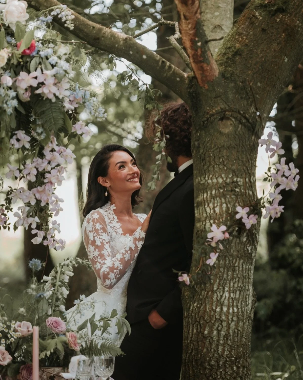 Are you planning a wedding for this year or for next year? 

💕

Do you obsess over dreamy aesthetics and whimiscal detailing? 

This stunning shot from @mindycoephotography  captures the most gorgeous wedding aesthetic that highlights the importance
